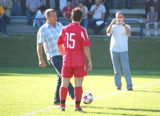 060923Herzogenburg-01BallspendeHerr Haselmann